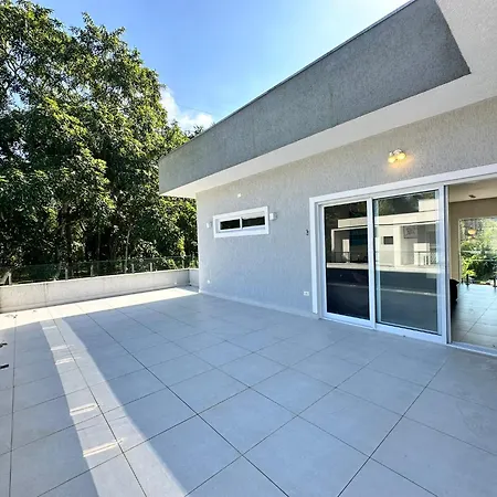Casa Alto Padrão em Ubatuba em Condomínio-3